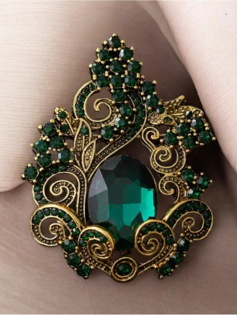 Vintage-Inspired Emerald Green Crystal Brooch Pin